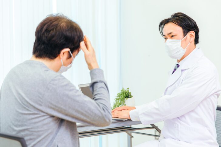 脳腫瘍の原因には細胞の遺伝子変異や、頭部への高レベルの放射線照射・ウイルス感染などの外的要因